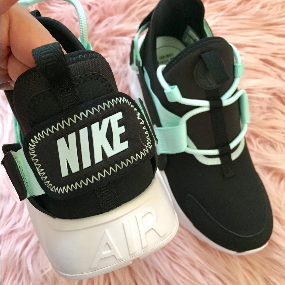 New Nike Women’s Air Huarache City Low - Picture 4 of 5